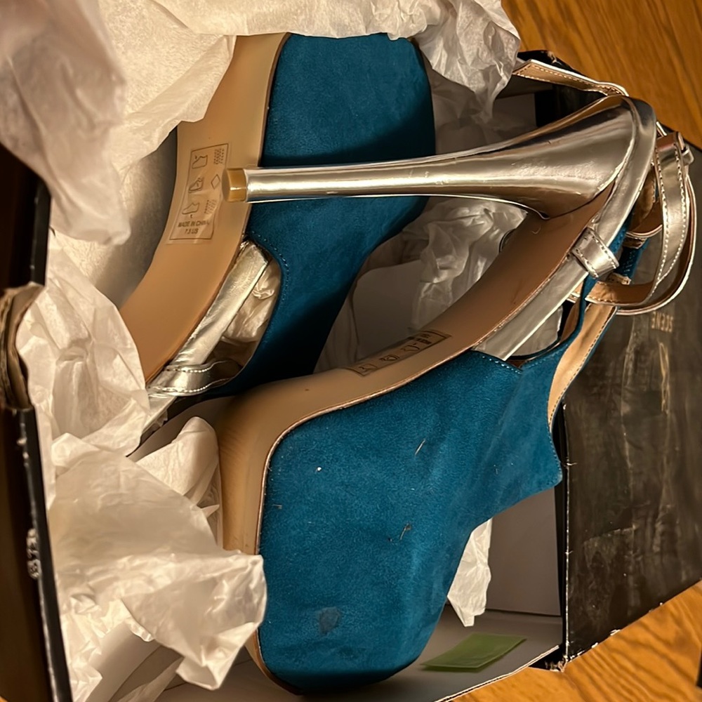 Teal and silver heels size 7.5 never worn